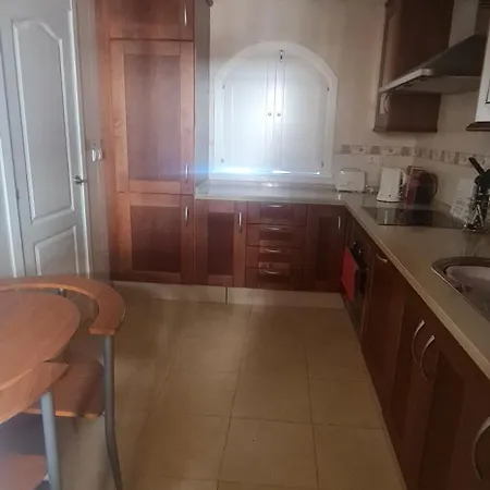 Luxury Two Bedroom In Quiet Neighborhood *