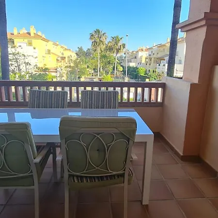 Luxury Two Bedroom In Quiet Neighborhood